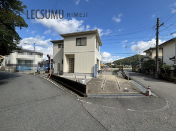 姫路市川西台/中古戸建の前面道路含む現地写真