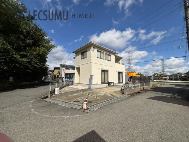 姫路市川西台/中古戸建の前面道路含む現地写真