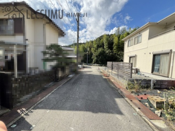 姫路市川西台/中古戸建の前面道路含む現地写真