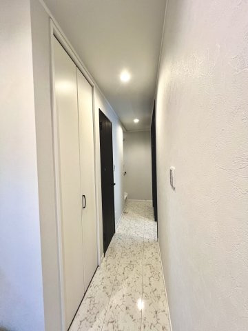 豊島区池袋本町2丁目　利便×快適　ハイグレード新築戸建限定1棟の玄関