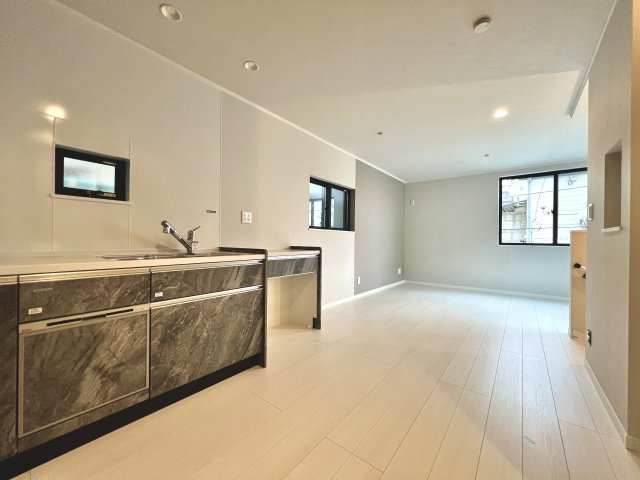豊島区池袋本町2丁目　利便×快適　ハイグレード新築戸建限定1棟の居間・リビング