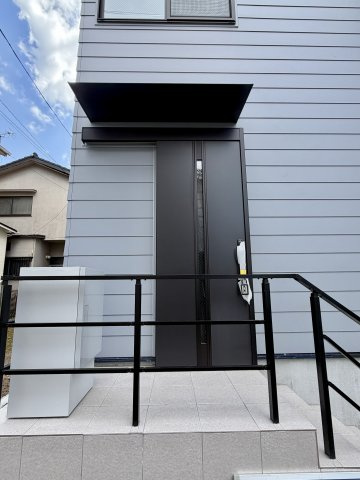 豊島区池袋本町2丁目　利便×快適　ハイグレード新築戸建限定1棟の玄関