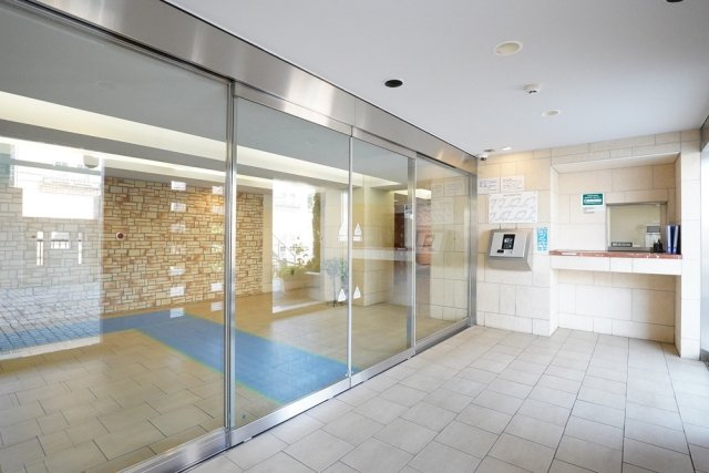 リーデンススクエア横浜鶴見のエントランス