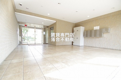 【ロビー】 | キャッスルヒルズ | オートロック付きで安心♪