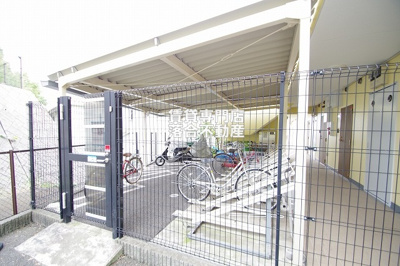【その他共用部分】 | キャッスルヒルズ | 敷地内駐輪場完備