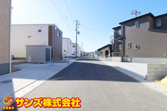 須賀川市森宿字安積田　　　　4号棟　　　西袋第1小学校、西袋中学区　の前面道路含む現地写真|東側前面道路