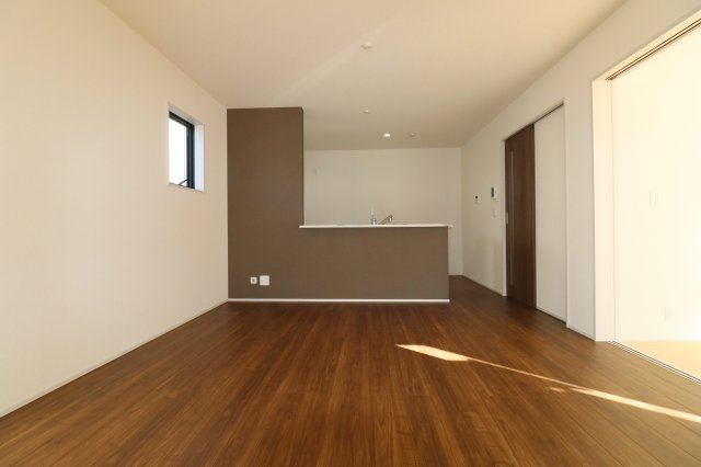 須賀川市森宿字安積田　　　　4号棟　　　西袋第1小学校、西袋中学区　の居間・リビング