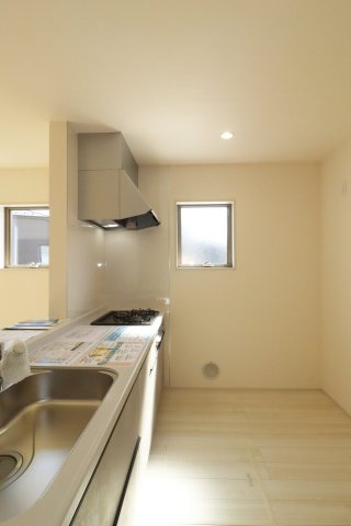 須賀川市森宿字安積田　　　　4号棟　　　西袋第1小学校、西袋中学区　の居間・リビング|※同社施工例