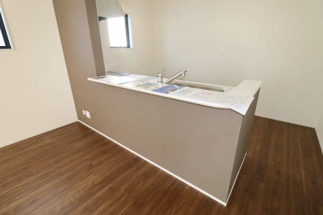 須賀川市森宿字安積田　　　　4号棟　　　西袋第1小学校、西袋中学区　の和室|リビングに隣接する和室♪