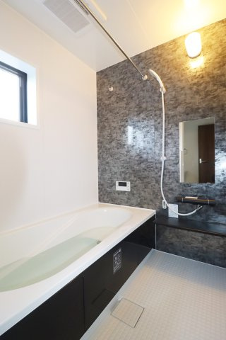 須賀川市森宿字安積田　　　　4号棟　　　西袋第1小学校、西袋中学区　の玄関