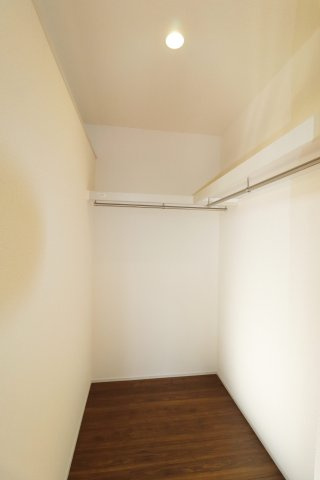 須賀川市森宿字安積田　　　　4号棟　　　西袋第1小学校、西袋中学区　の洋室