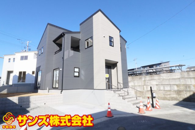 須賀川市森宿字安積田　　　　4号棟　　　西袋第1小学校、西袋中学区　の外観|南東側から見た駐車場を含む外観