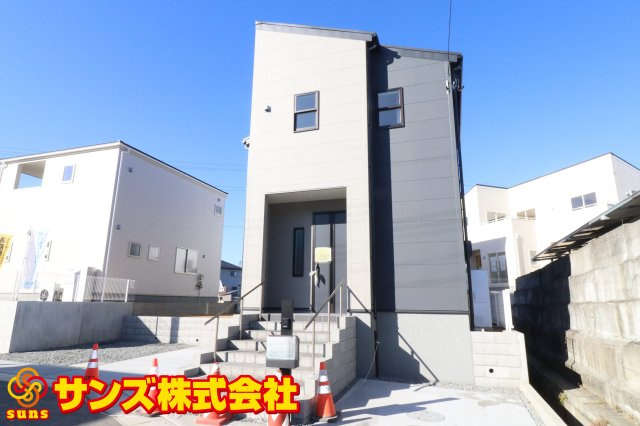 須賀川市森宿字安積田　　　　4号棟　　　西袋第1小学校、西袋中学区　の外観|北東側から見た駐車場を含む外観