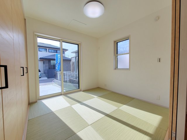 秋月Ⅷ・新築戸建のその他|【他社にはないアズマハウスだけのアフターサービスシステム】
■お引渡しから6か月／2年／5年／10年の4回の定期点検
■10年保証≪新築住宅瑕疵保険 JIOわが家の保険≫
■最長35年の地盤保証