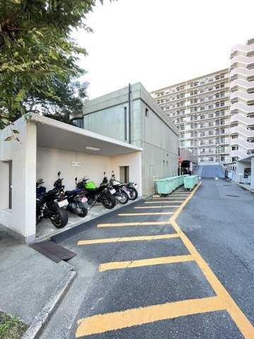 コスモワンダータウンの駐輪場|バイク置き場