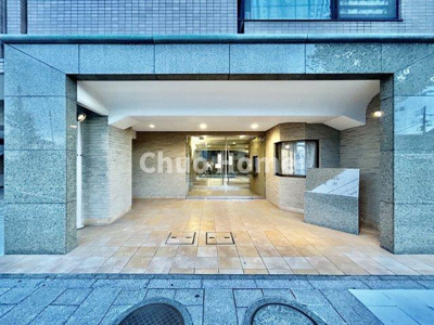 【エントランス】 | ルイシャトレ綾瀬 | 【エントランス】マンションのエントランスは、その物件の印象を決める、顔とも言える場所です。毎日通る場所ですからきれいなのが一番です。