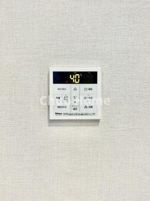 【発電・温水設備】 | ルイシャトレ綾瀬 | 【給湯リモコン】外での一日を忘れさせてくれるオートバス機能でお好みの湯量・温度に調整された浴槽。