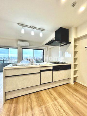 【キッチン】 | ルイシャトレ綾瀬 | ワイドで収納豊富なシステムキッチン