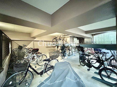 【駐輪場】 | ルイシャトレ綾瀬 | 【自転車置き場】最新の空き状況や費用などの詳細は担当スタッフまでお問い合わせください。