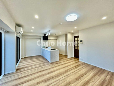 【居間・リビング】 | ルイシャトレ綾瀬 | 【リビングダイニング】一日の中で多くの時間を過すことになるリビングダイニングだからこそ、いつも穏やかな空間であることが必然。爽やかな通風と採光を存分に感じる事が出来る空間です。