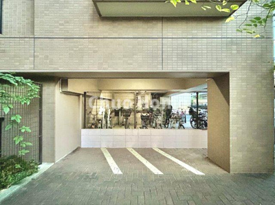 【駐車場】 | ルイシャトレ綾瀬 | 【バイク置場】最新の空き状況や費用などの詳細は担当スタッフまでお問い合わせください。