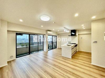 【居間・リビング】 | ルイシャトレ綾瀬 | 【居間・リビング】「ＬＤＫは家族団らんをデザイン」広いＬＤＫでは家族が集まり一緒の時間を過ごせる工夫がされております。何気ない一日の当たり前のひとコマがいつか一生の宝物になります