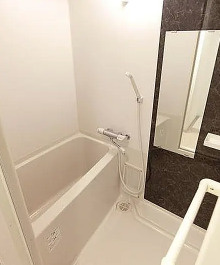 ルーエ本町の浴室