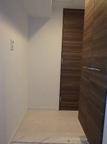 ルーエ本町の玄関