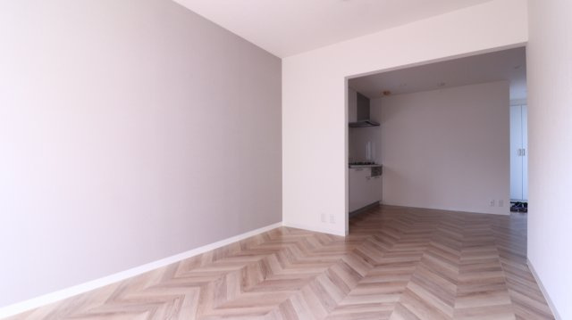 クイーンズコート東落合 C棟の居間・リビング