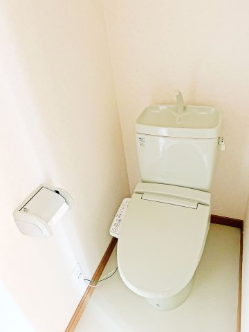 尼崎市水堂町2丁目中古戸建│2LDK+駐車1台可のトイレ|温水洗浄便座付きで快適にご利用いただけます。