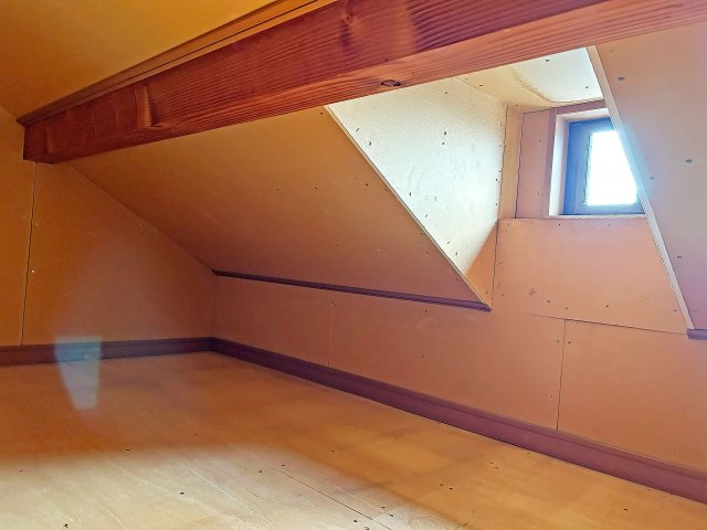 尼崎市水堂町2丁目中古戸建│2LDK+駐車1台可の収納|-2階小屋裏収納-　ゴルフバックやキャリーバック、季節家電などを綺麗に収納可能です。