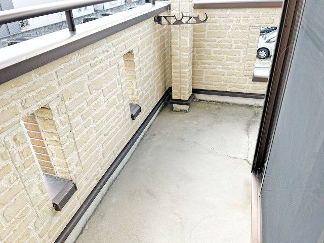 尼崎市水堂町2丁目中古戸建│2LDK+駐車1台可のバルコニー|-2階バルコニー-　心地よい日差しやさわやかな風を感じれるL字型バルコニーです。