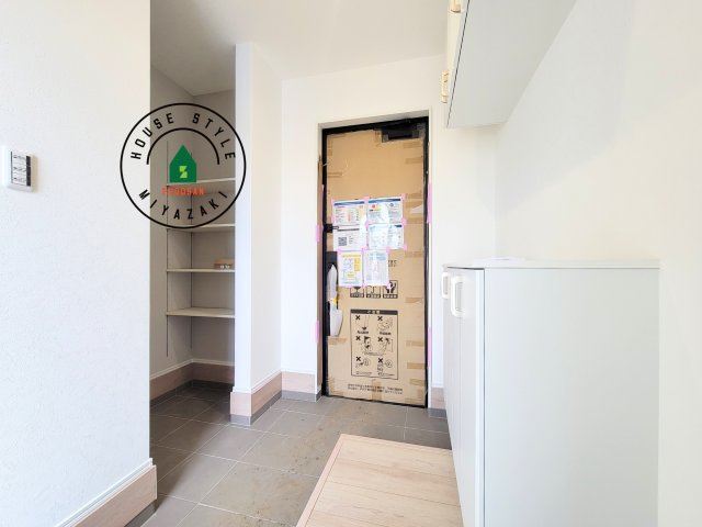 宮崎市島之内Ⅱ期（2号棟）の内観：施工例|二重ロックでしっかり防犯対策ができます。