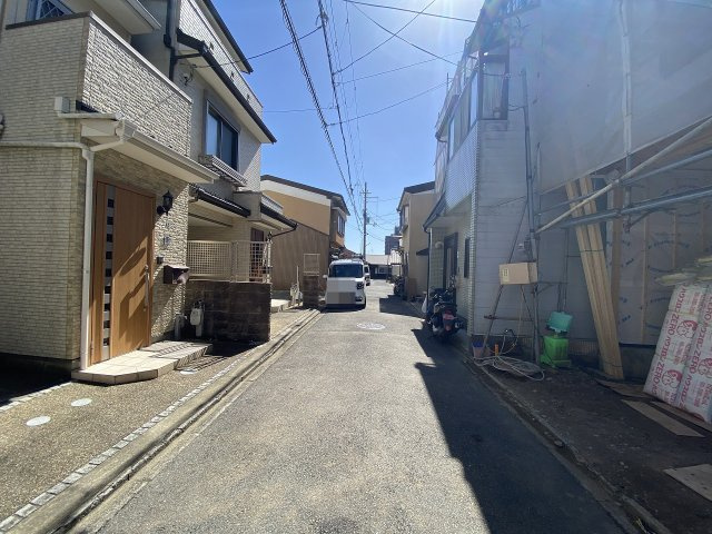 紫野十二坊町 新築戸建(1号地)の前面道路含む現地写真