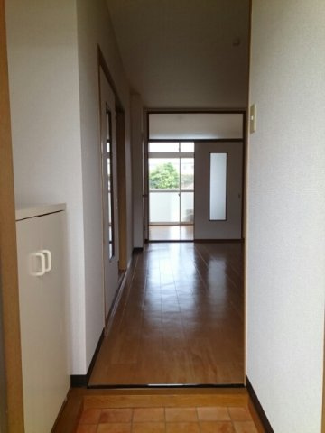 サンライズプラザＡのエントランス|ゆとりのあるエントランスです