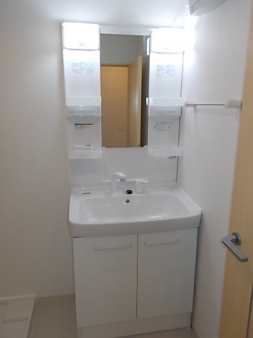 グリーンヒル七番館の洗面所|忙しい朝には欠かせない洗面所です