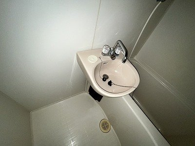 レオパレスアムールの内装|明るい色調の室内です