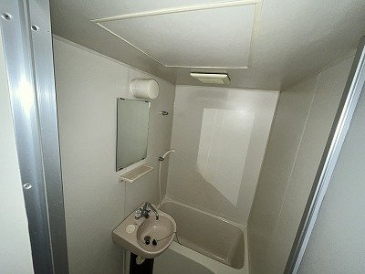 レオパレスアムールの浴室|コンパクトで使いやすいお風呂です