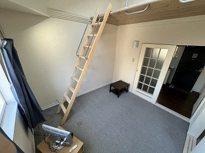 レオパレスアムールの居間・リビング|こちらのリビングで趣味の時間をお楽しみください