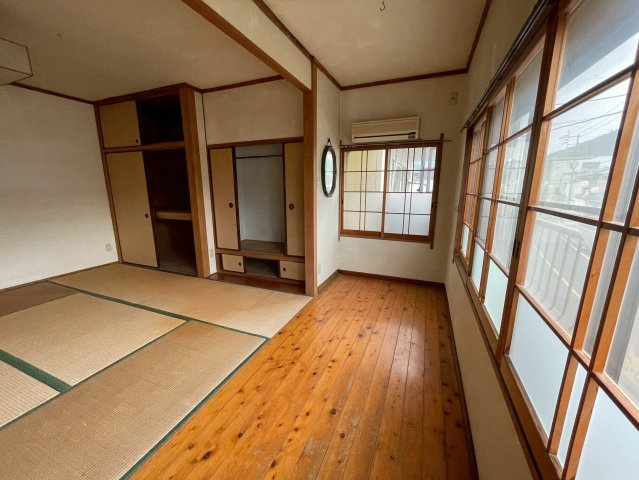 黒木綾戸貸家の居間・リビング|日当たりのよいくつろぎの和室