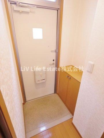 パインコート小平の玄関