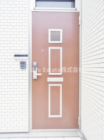 パインコート小平の玄関