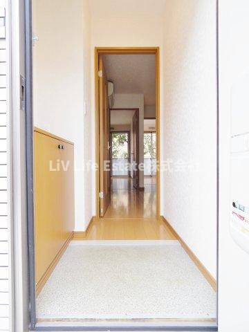 パインコート小平の玄関