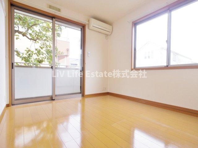 パインコート小平の洋室