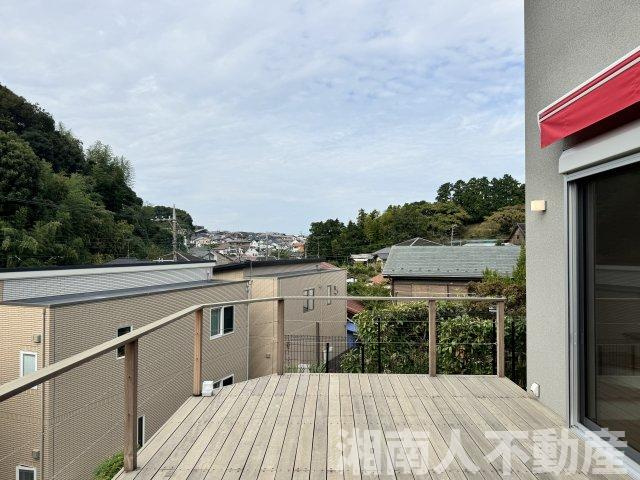 鎌倉市城廻３７４－２１戸建てのバルコニー|開放的で明るい空間を演出してくれるバルコニーです