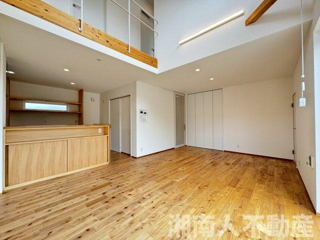 鎌倉市城廻３７４－２１戸建ての居間・リビング|こちらの居間で趣味の時間をお楽しみください