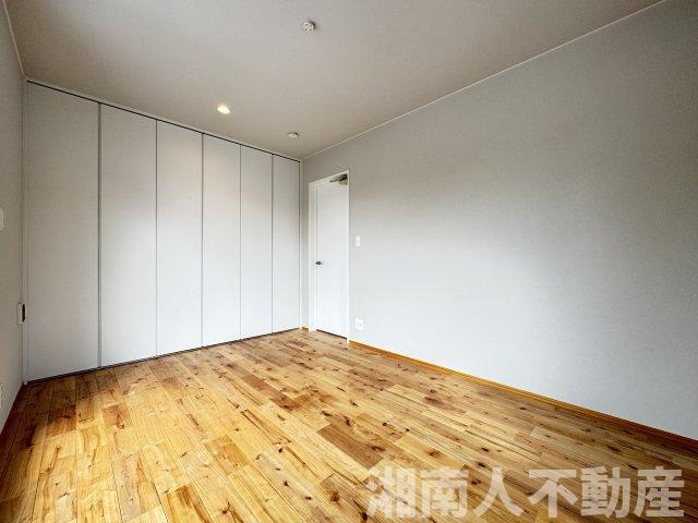 鎌倉市城廻３７４－２１戸建ての洋室|広々とした洋室です