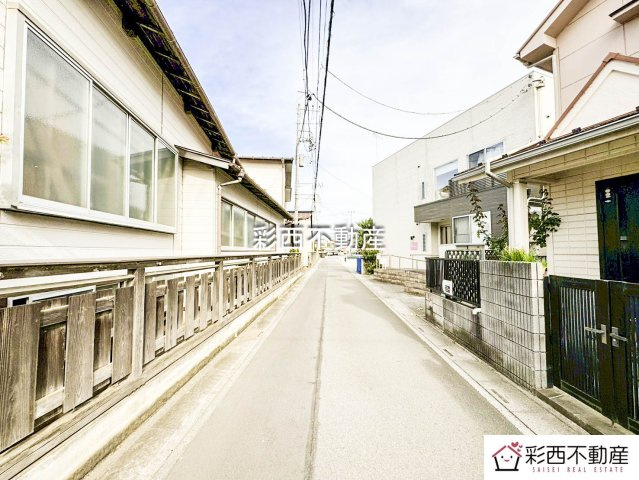 入間市下藤沢中古戸建ての前面道路含む現地写真