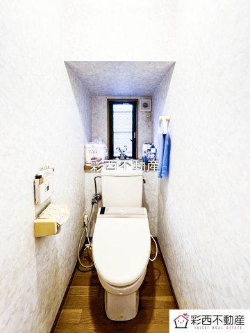 入間市下藤沢中古戸建てのトイレ|毎日使いやすい便利な仕様の温水洗浄トイレは、掃除がしやすくいつも清潔な空間に保てます♪