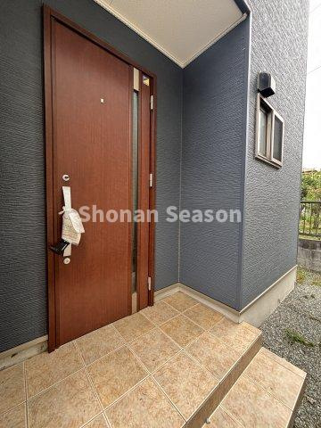 【玄関】 | 訪問者やセールスにも柔軟に対応できるモニター付きインターホン◎